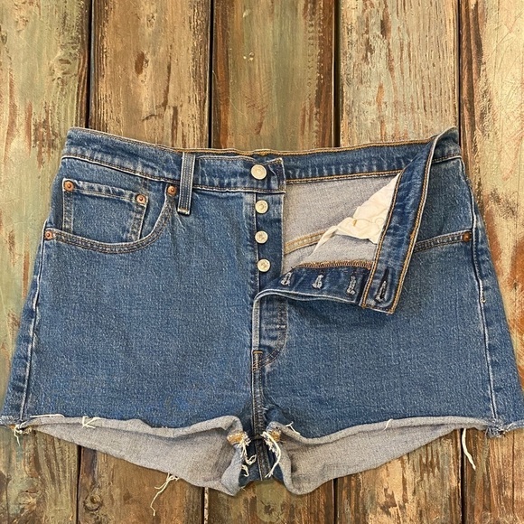 Levi’s 14/15 (32) 501s Shorts, High Rise Womens Denim Shorts Stretch Button Fly - Picture 3 of 14